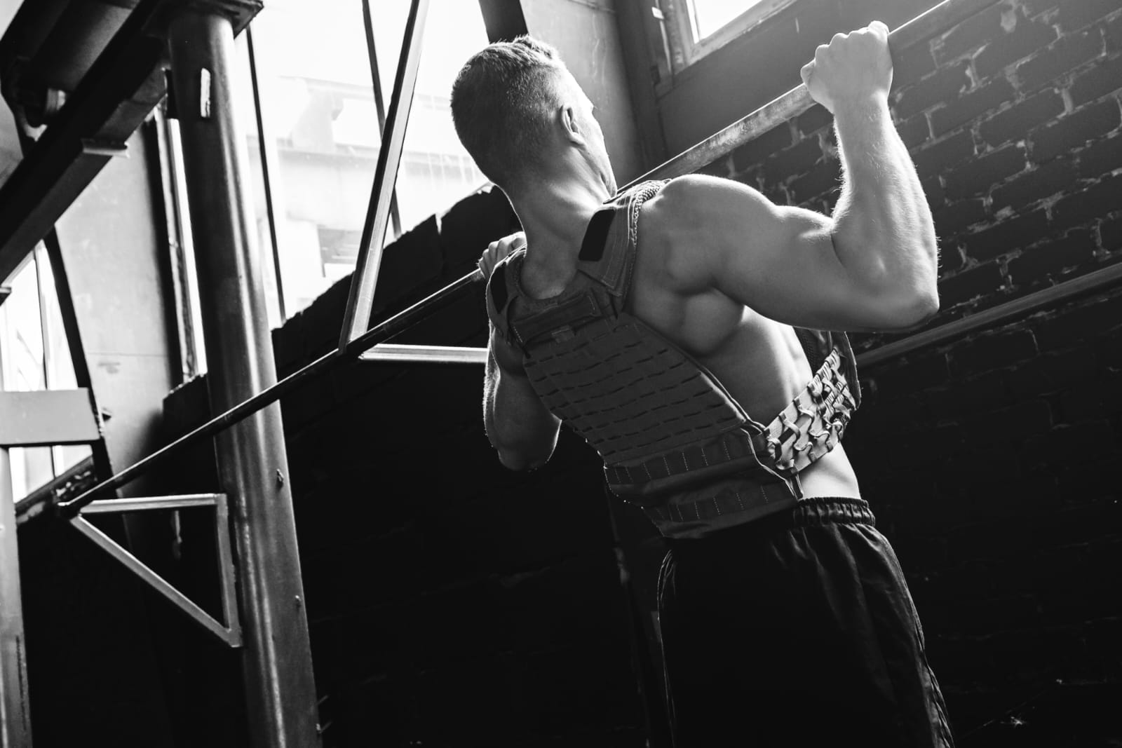 Running with a Weighted Vest: Benefits, Guidelines, & Calorie Burn - YOMP CO